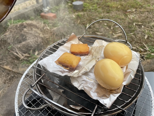 燻製たまごとチーズの写真